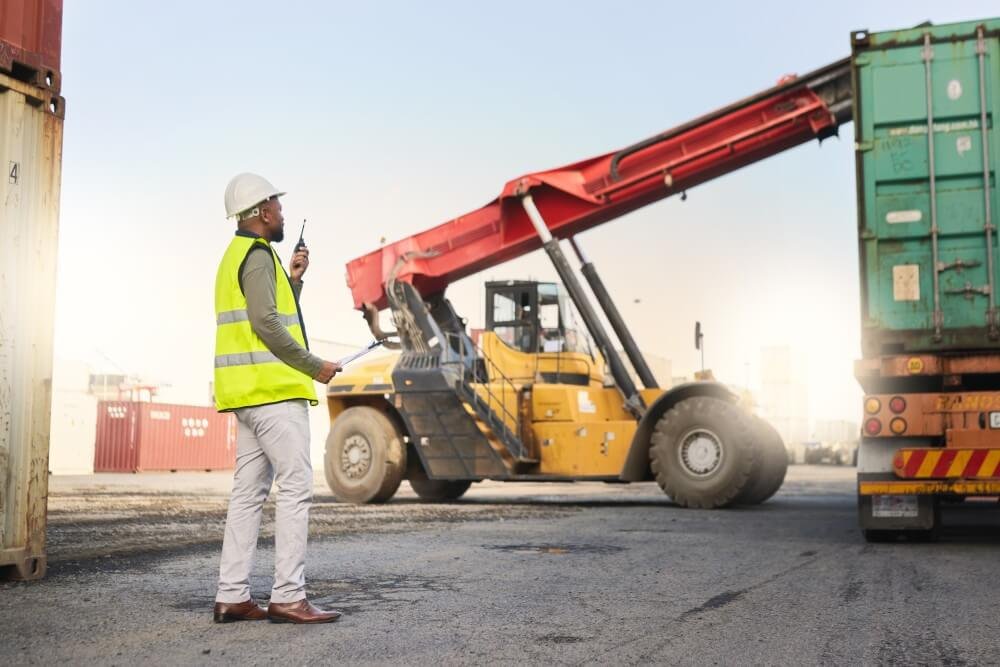 Benefits of Renting Heavy Equipment vs. Buying in UAE
