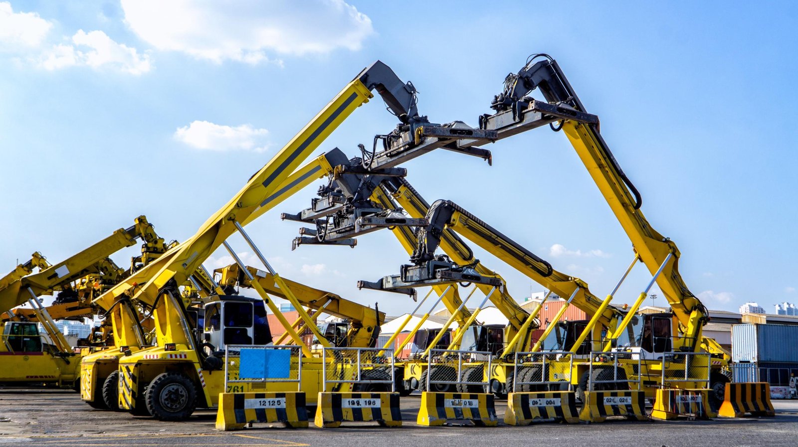 How BOB Cranes Supports UAE Projects with Reliable Heavy Equipment Rentals
