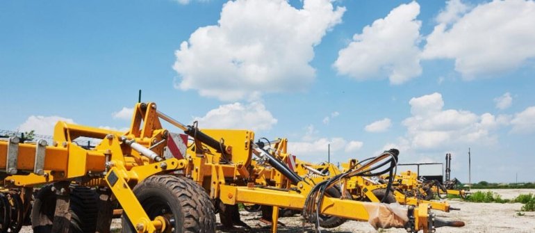Features to Expect from Leading Heavy Equipment Rental Services in UAE