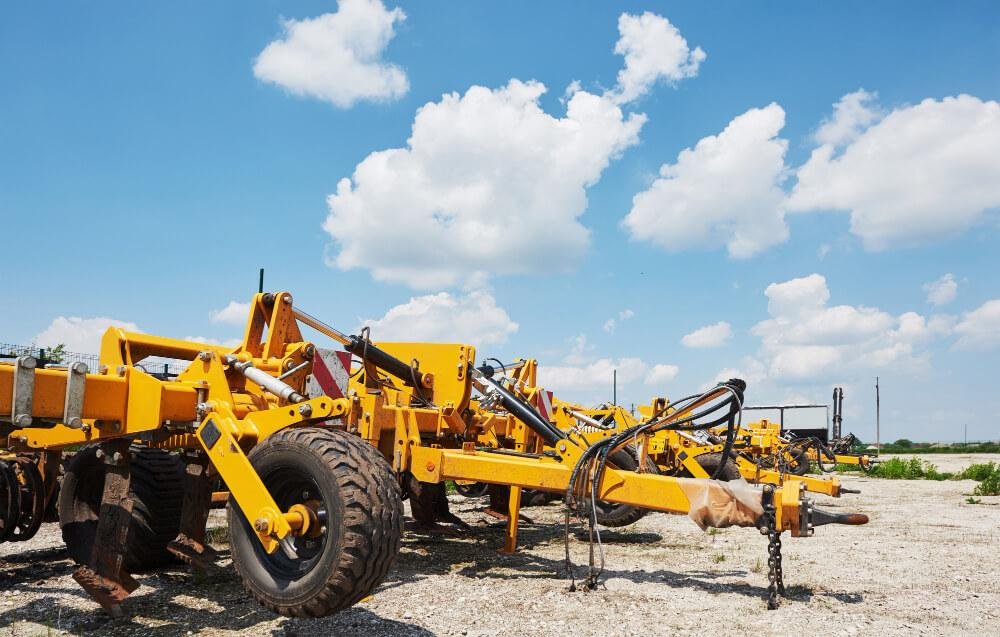 Features to Expect from Leading Heavy Equipment Rental Services in UAE