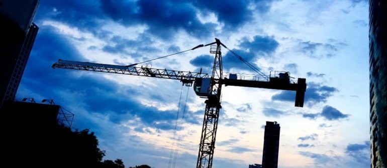 Crane Unavailable? How to Prevent Costly Construction Delays in Dubai